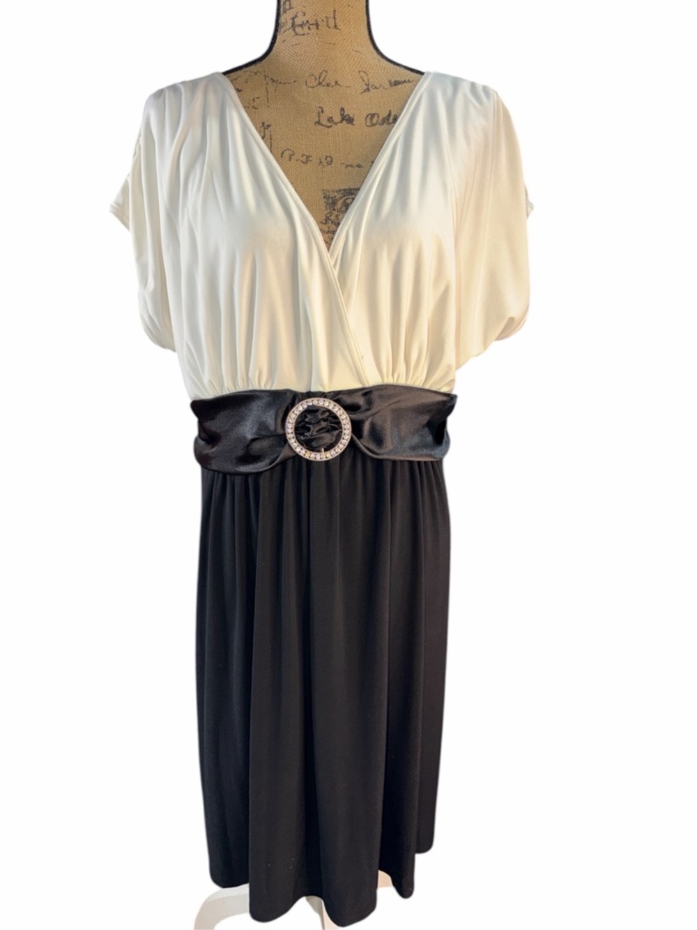 Wishes Wishes Wishes  Cream and Black V-Neck Midi Dress Jeweled Buckle Size 3X